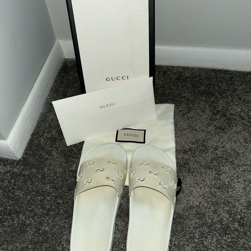 White rubber women's Gucci slides